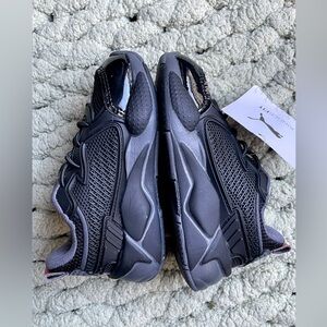 Puma brand “Batman” toddler sneakers in black/red, size 6c